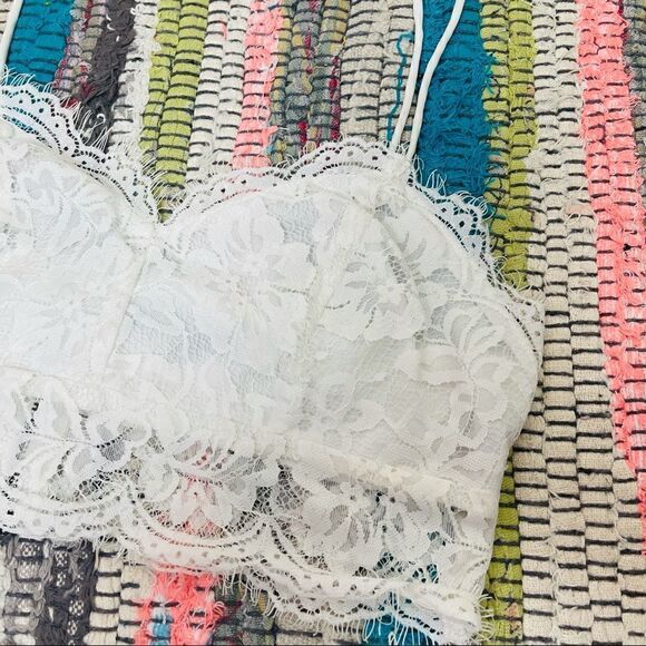 EUC Foreign Exchange White Lace Bralette Medium - Picture 2 of 7
